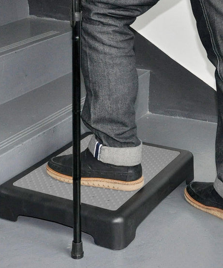 EasyOn EasyOff Non-Slip Plastic Half Step Stand (33cm x 42cm x 9cm)