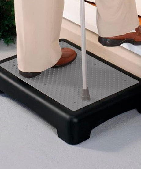 EasyOn EasyOff Non-Slip Plastic Half Step Stand (33cm x 42cm x 9cm)